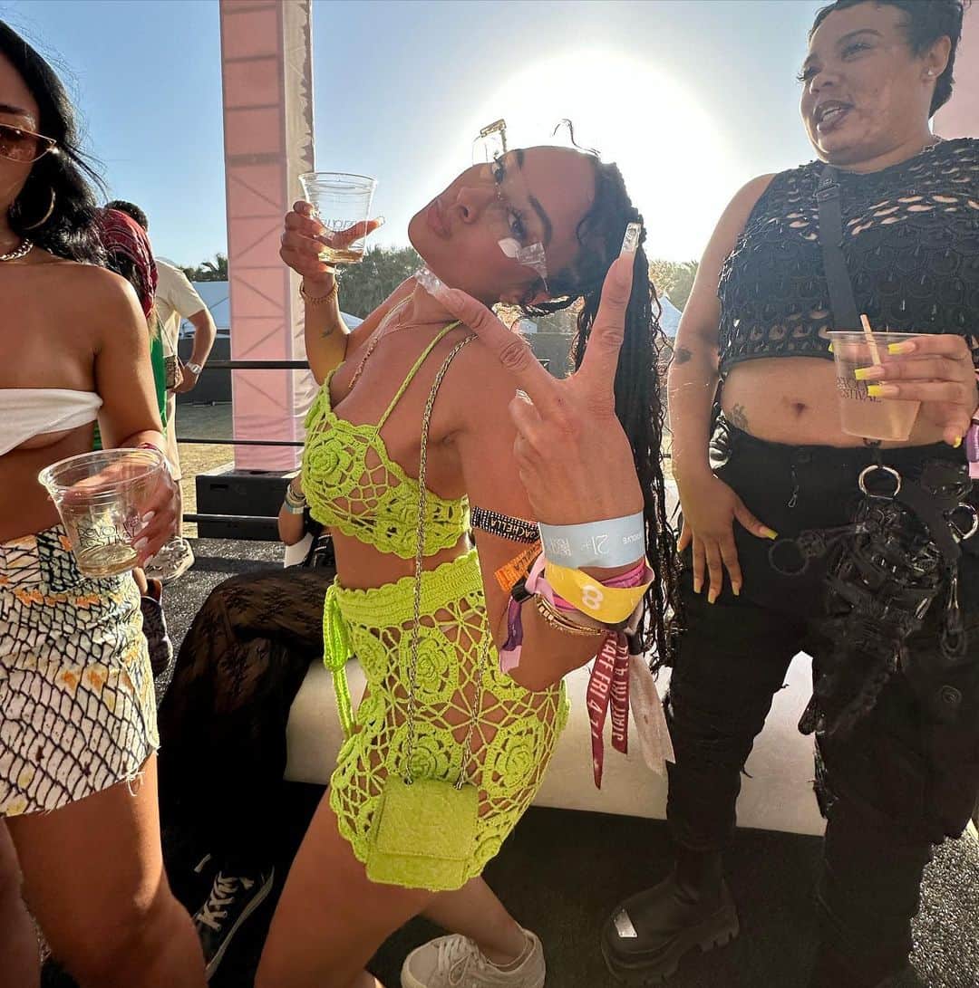 Draya Micheleのインスタグラム：「It’s HOT 🥵 in the desert 🌵 @revolve #revolvefestival」