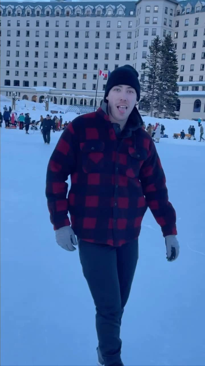 ブライス・シューダックのインスタグラム：「What I’d do to glide across some frozen water right now 😍  Filmed by @paulayer_   #lakelouise #frozenlake #wildice #chasingwildice #figureskating #ice #skating #outdoors #mountains #winter #snow #banff #calgary #canmore #banffnationalpark #chateaulakelouise」