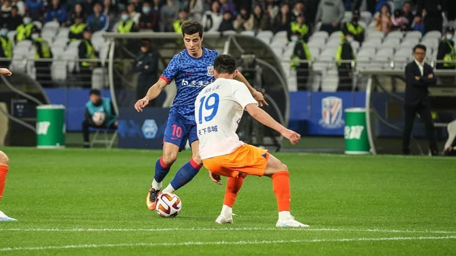 ジョアン・カルロス・テイシェイラのインスタグラム：「Beautiful experience and start of the league 🔵 Shanghai Shenhua !」