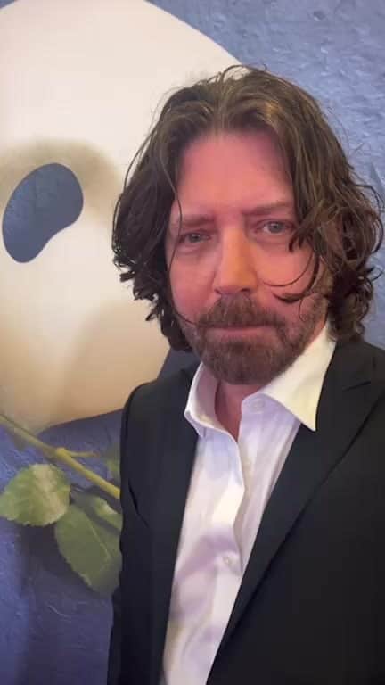 ジェイムズ・バーバーのインスタグラム：「Live from the red carpet」