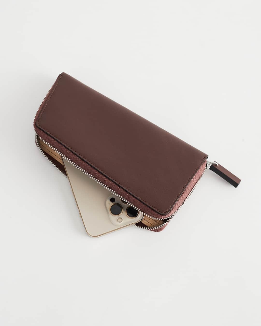 The Horseのインスタグラム：「INTRODUCING: The Freddie Wallet.⁠ Fun, functional and slimline. Freddie is the perfect gift for a loved one (or yourself).」