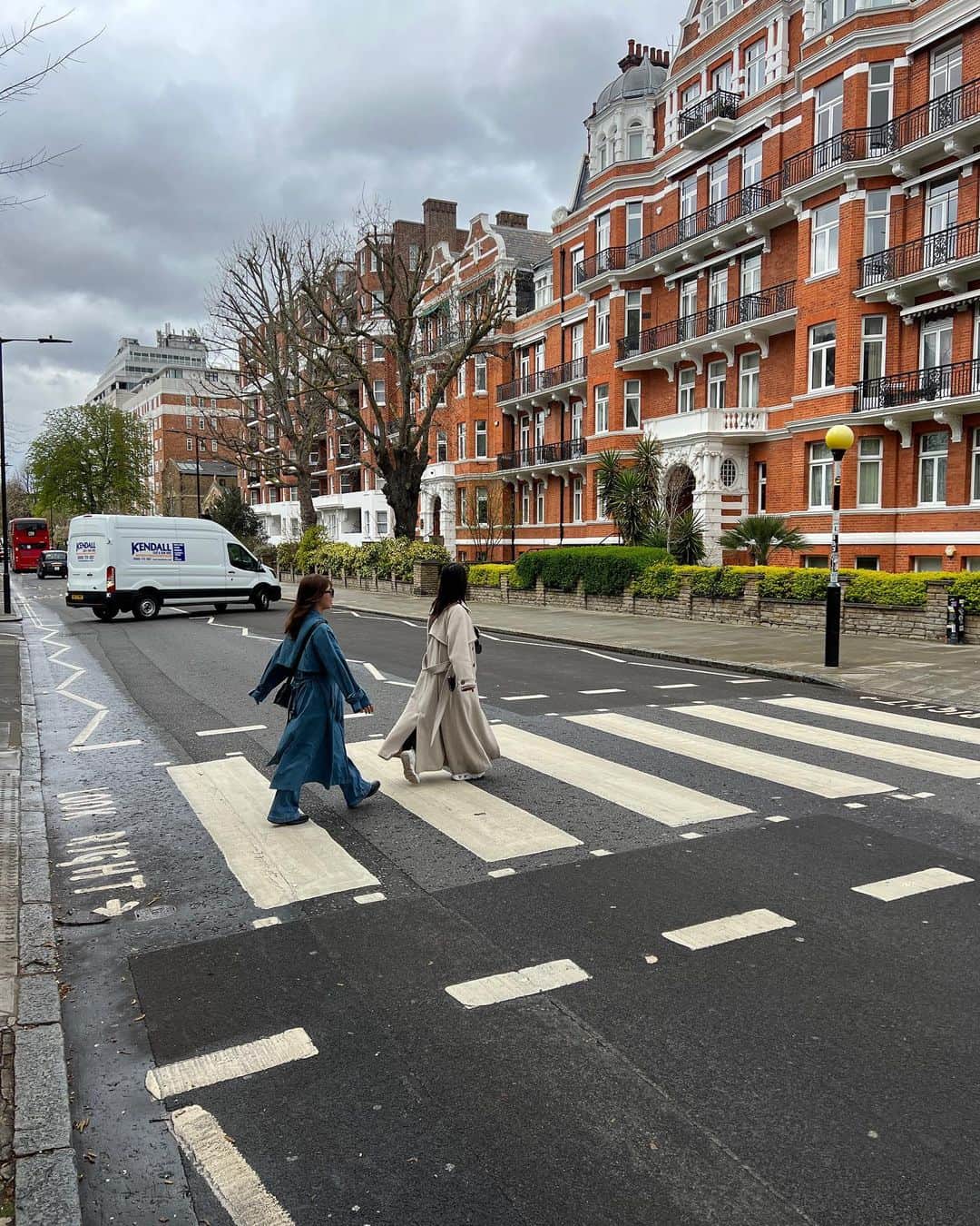 CANAのインスタグラム：「. . . . Beatlesとおそろい. . . .」