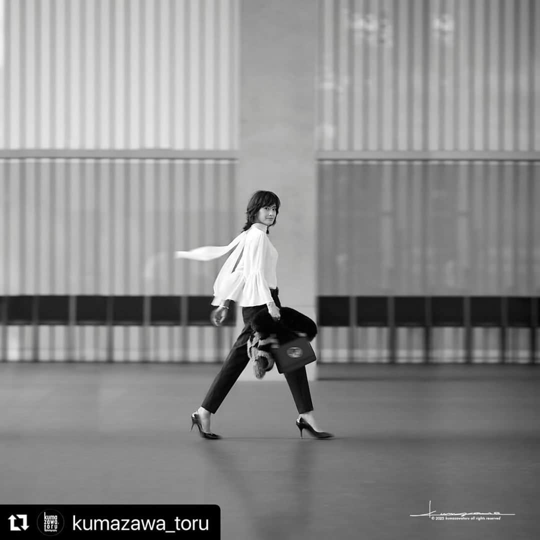 高橋里奈のインスタグラム：「#Repost @kumazawa_toru with @use.repost ・・・ ・ @rina.takahashi_ Photography by @kumazawa_toru Styled by @yoshimishirai Hairmakeup #fumihirokawahara Shot for precious magazine #fashion #beauty #portrait #fashionportrait #bw #bw_lover #bw_portrait #bw_portraits #bnw #bnw_portrait #minimalism #minimalmood #美しいひと …… 熊澤さん 私この写真好きです♡  インスタに初めてmusicを♪ 爽やかな一日でありますように。」