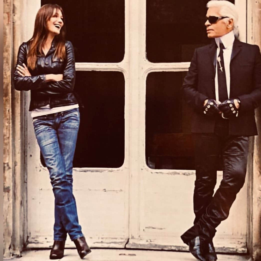 カーラ・ブルーニさんのインスタグラム写真 - (カーラ・ブルーニInstagram)「Mood of the week: hello Karl ! 🖤🤍🖤 You’re very much missed down here…..🖤🖤🖤 @karllagerfeld  #workinprogress  #soon ✨✨✨ 📸 by @scorcelletti」4月17日 7時31分 - carlabruniofficial