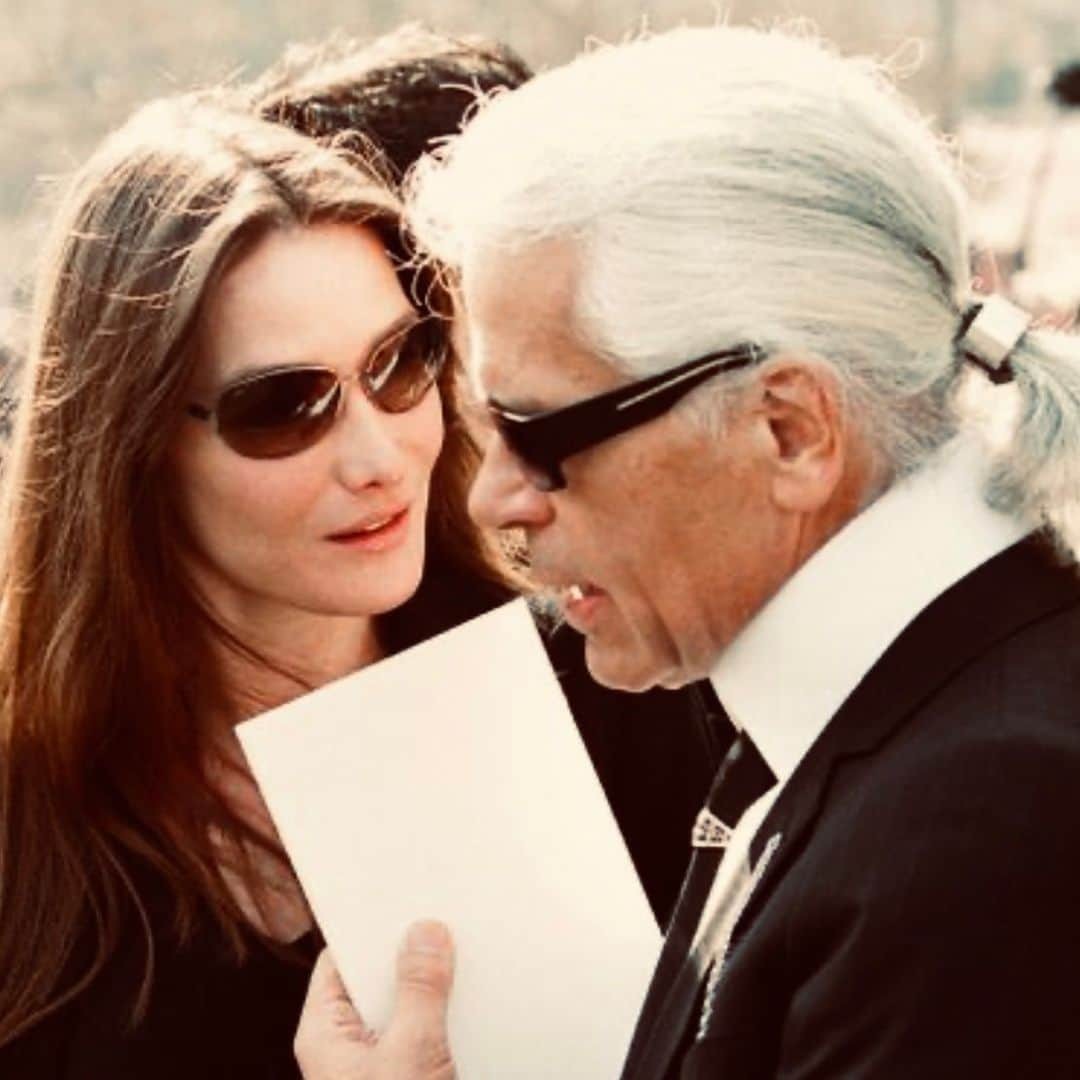 カーラ・ブルーニさんのインスタグラム写真 - (カーラ・ブルーニInstagram)「Mood of the week: hello Karl ! 🖤🤍🖤 You’re very much missed down here…..🖤🖤🖤 @karllagerfeld  #workinprogress  #soon ✨✨✨ 📸 by @scorcelletti」4月17日 7時31分 - carlabruniofficial