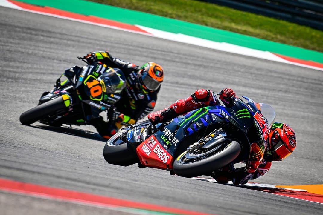 YamahaMotoGPさんのインスタグラム写真 - (YamahaMotoGPInstagram)「💬 @fabioquartararo20, Americas GP - Race Result - 3rd:  "It was really tough. I was struggling, but I had to fight hard on the first laps because the podium wouldn't be possible if I lost positions in the opening stages. I did my best, and I'm really happy because I'm coming back after a few really tough races. The team works so hard, and they try to keep me calm - that's not an easy job. It feels good to be back in parc fermé, and hopefully more of these visits will be coming."  #MonsterYamaha | #MotoGP | #AmericasGP」4月17日 7時41分 - yamahamotogp