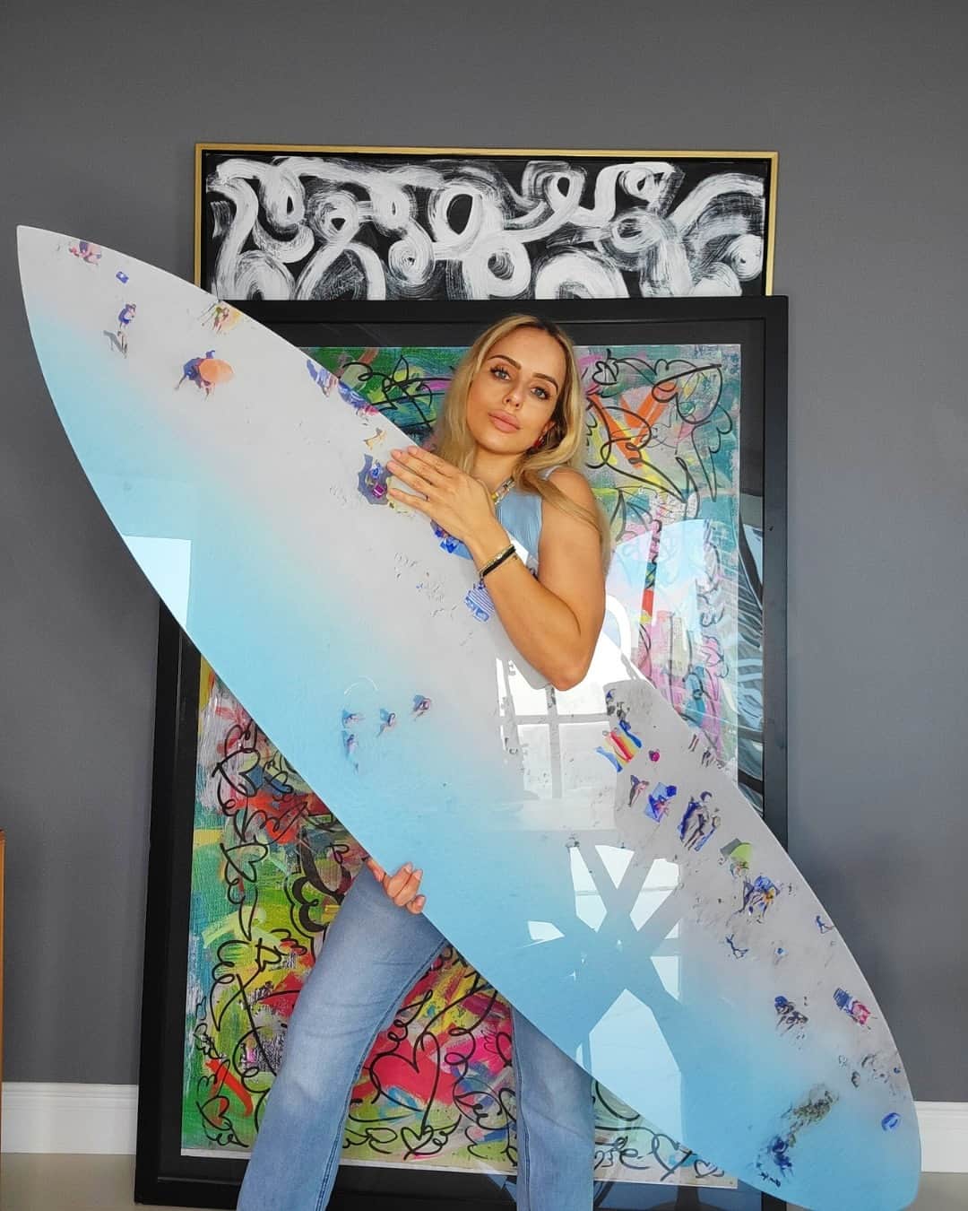 The Oliver Gal Artist Co.さんのインスタグラム写真 - (The Oliver Gal Artist Co.Instagram)「The coolest addition to any room💙🦋⁠ ⁠ ⁠ Wall art featured,' Italian Summer Surfboard'.⁠ ⁠ ⁠ ⁠ ⁠ ⁠ #olivergal #beachwallart #decotativesurfboards #decorativesurfboard #wallart #homedecor #acrylicart #homeinspiration #homes #interiordesign #floridaartist #pinksurfboard  #cuteart #wallartevents #unboxing #funreels #acrylicsurfboards #marblesurfboard #pinkart #pinkhomedecor #partywalldecor #miamipopup #girlpower #womenrunbusinesses #framedacrylic #miamiartist」4月17日 8時00分 - olivergalart