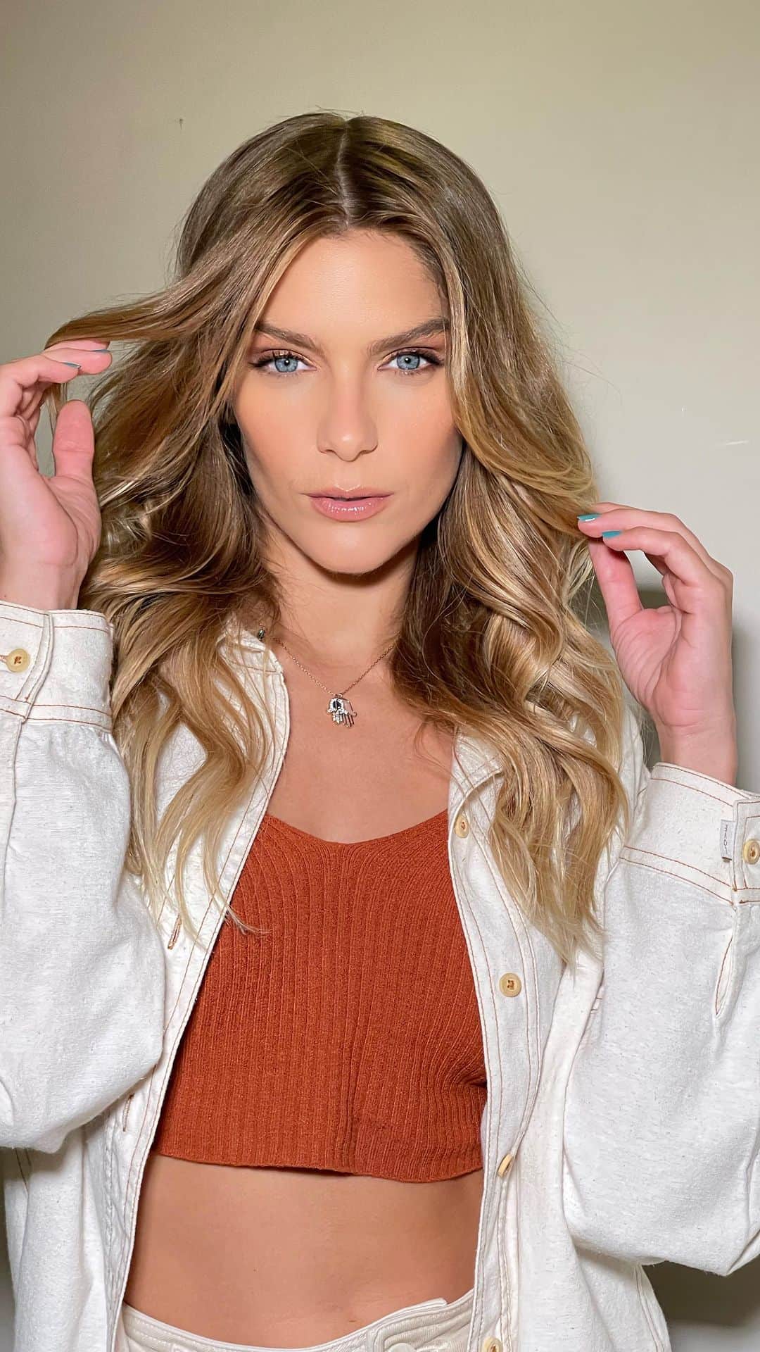イザベラ・サントーニのインスタグラム：「#cleangirlmakeup 😘」