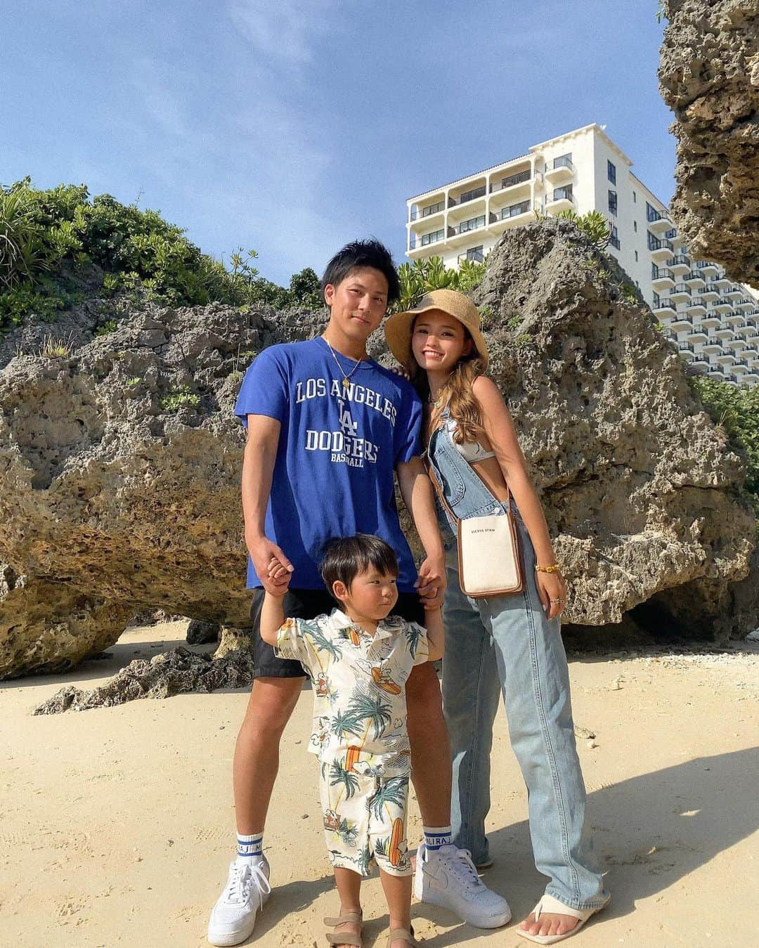 baby.maiのインスタグラム：「. . はやく夏なってほしいなぁ〜🌻🐚 この時期の服装が一番わからん。笑 沖縄もはやく行きたいし〜✈️  朝のつぶやきでした💭 今日からまた１週間頑張ろ〜👊🏽  #沖縄 #沖縄旅行 #okinawa #trip #家族旅行 #早く夏になれ #🏝」