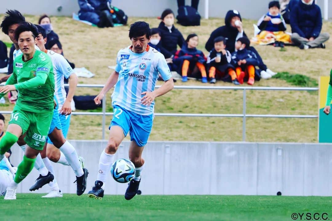 松井大輔のインスタグラム：「久しぶりのスタメン。 勝ちたかった 段々近づいては来てる  しかし風が強くてサッカー出来なかった、、、  #ゔぁんらーれ八戸  #八戸 #青森 #soccer #aomori  #風 #yscc #yokohama」