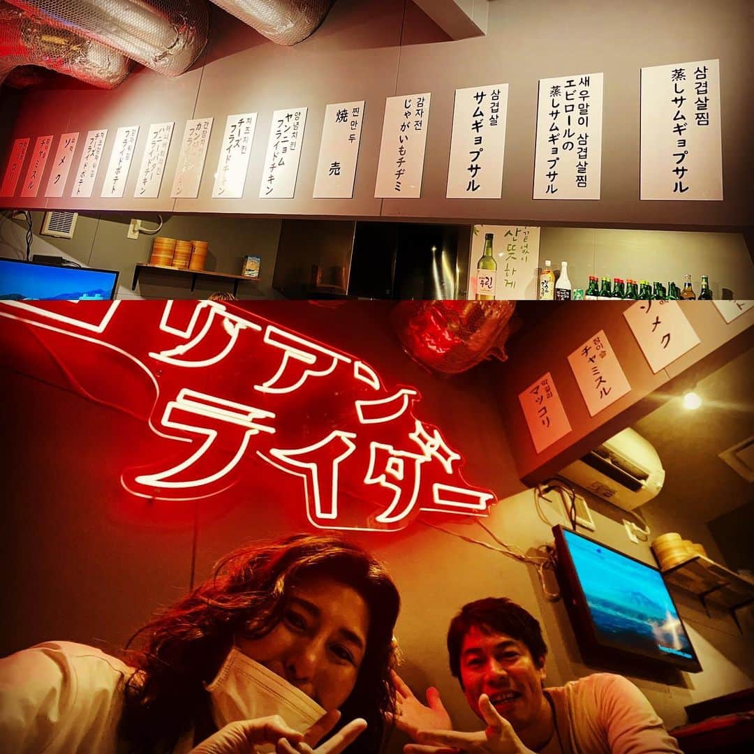 アンジェラ佐藤さんのインスタグラム写真 - (アンジェラ佐藤Instagram)「狸小路二丁目の【狸comichi】にニューオープンした｢コリアンライダー｣さんにお邪魔しました！  韓国料理を楽しめるお店で、あっさりヘルシーな蒸しサムギョプサル、濃厚チーズがクセになるチーズダッカルビ、韓国の巻き寿司キンパ、一緒に居た方が大絶賛してた本場のキムチなどなど…色んなメニューを楽しめる屋台です！  初めて食べたハニーバターフライドチキンにどハマり！ おおー！甘じょっぱ〜い！バターの濃厚な風味がたまらな〜い💕 ドリンクも韓国のお酒や珍しいジュースがあって、こだわりを感じました！ なんか韓国の夜市で食べ飲みしてる気分( *¯ ꒳¯*)  美味しい韓国料理が食べたい方は是非お邪魔してみてくださいね〜！  【コリアンライダー】 札幌市中央区南2条西2丁目4-1 狸COMICHI 1階  https://instagram.com/koreanrider.sapporo?igshid=YmMyMTA2M2Y=   #コリアンライダー  #狸comichi   #札幌の韓国料理  #また絶対ハニーバターフライドチキン食べに行く  #昼飲みも出来るのいいよね  #ヒンナヒンナ」4月17日 8時20分 - angela_satou