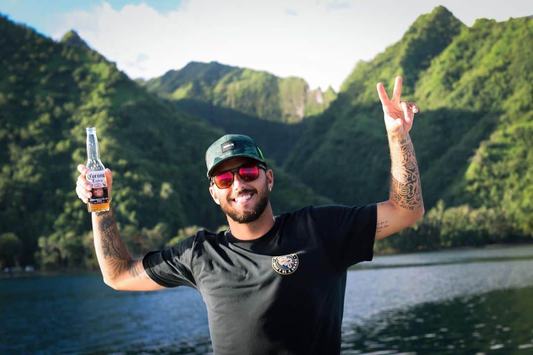 のインスタグラム：「28 anos vivendo! Obrigado Jesus🙏🏽 // living life for 28 year today! Thank you Jesus 🙏🏽  Obrigado a todos pelas mensagens de carinho ❤️ // thank you all for the birthday wishes 🫶🏽🤙🏽  📷 @baronisfilms」