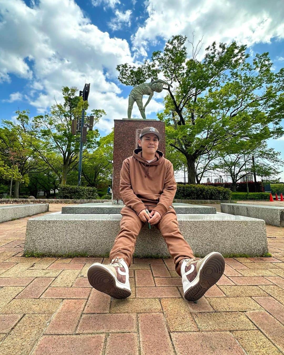 Juniorのインスタグラム：「天気良いので長居公園一周🚶‍♂️🚶‍♂️🚶‍♂️  #散歩スパイダー」