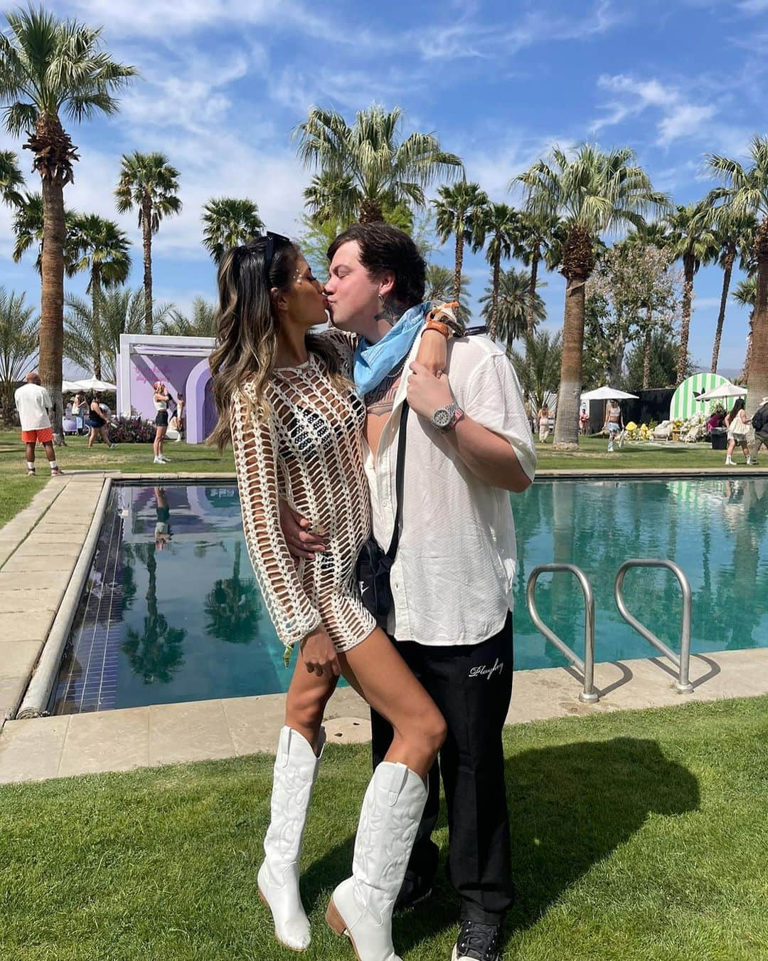 テイラー・カニフのインスタグラム：「This coachella stuff is kinda a vibe @revolve」