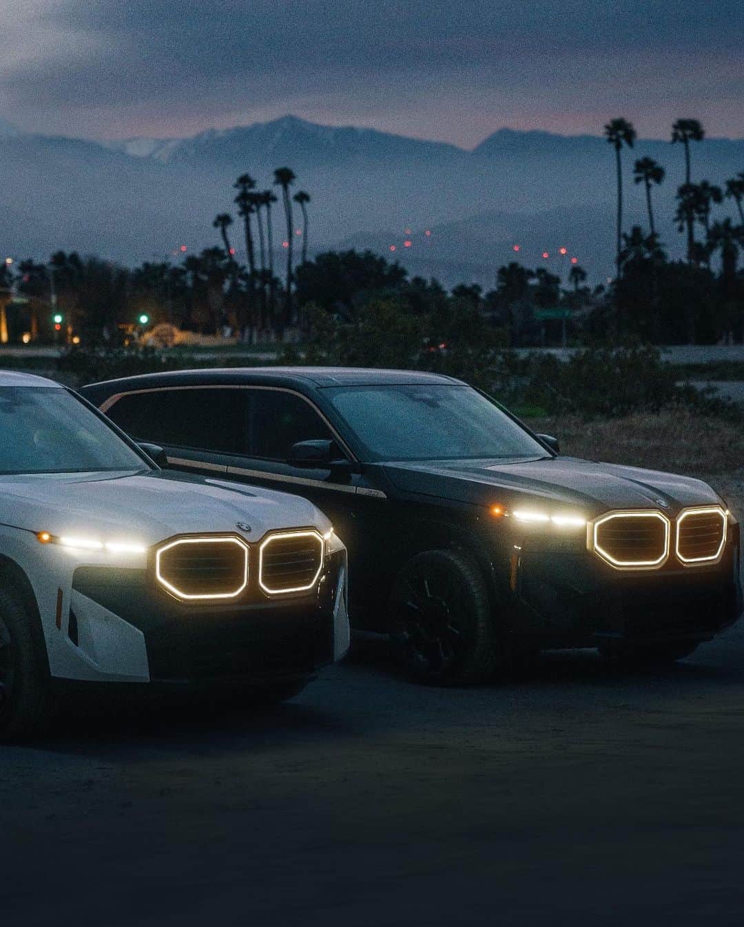 BMWさんのインスタグラム写真 - (BMWInstagram)「My Coachella weekend filter was set to fun.   The BMW XM.  #BMW #BMWXM #DARETOBEYOU #RoadToCoachella  __ BMW XM : Combined fuel consumption, weighted: 1.6–1.4 l/100 km. Combined power consumption, weighted: 35.8–32.9 kWh/100 km. Combined CO2 emissions, weighted: 36–32 g/km. All data according to WLTP. Further info: www.bmw.com/disclaimer」4月17日 8時55分 - bmw