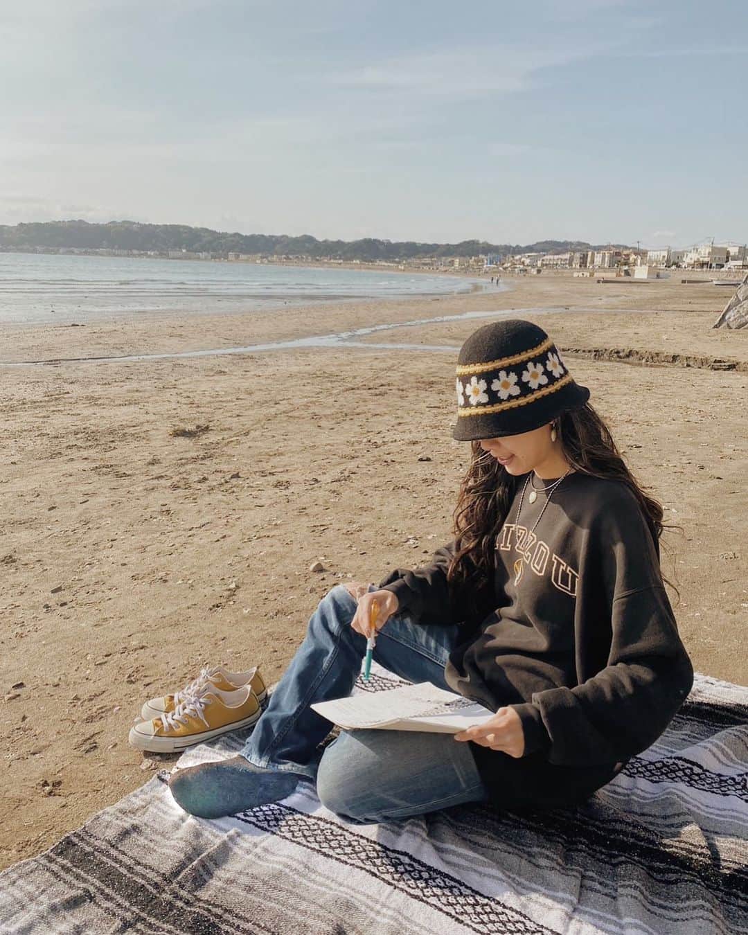 KONDOUMIYUのインスタグラム：「⁡ ⁡ ⁡ 考えたいことがある時 海に行きたくなるって気付いた 💬 ⁡ 自然の力は偉大だね〜 🐚🫧🤍 ⁡ ⁡」