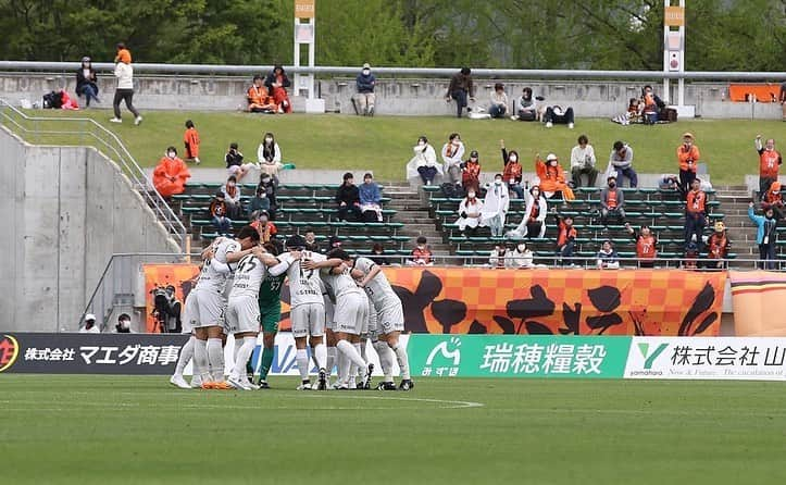 白崎凌兵さんのインスタグラム写真 - (白崎凌兵Instagram)「勝ちながら成長⚽️🙌 #こうや待ってたよ #井林軍団書記 #副リーダー #ナイス」4月17日 9時51分 - ryohei.shirasaki_official