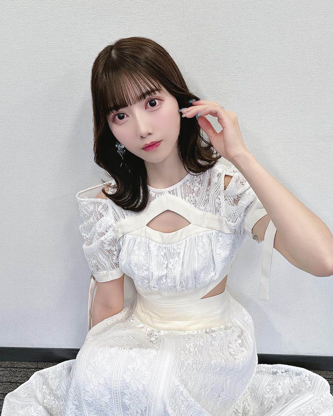 白瀬乃愛のインスタグラム：「白ワンピは正義🪞🏹        #Instalike #dailylook #Japanesegirl #Japaneseidol #asiangirls #selca #selfie #l4l #followme #snidel #春コーデ #idol #アイドル #ヘアアレンジ #偶像 #巻き方 #拍攝 #自拍 #自撮り女子 #今日のコーデ #ミディアムヘア #ワンピース #ootd #粉我 #아이돌  #ไอดอล #셀카  #셀카그램 #덕질」