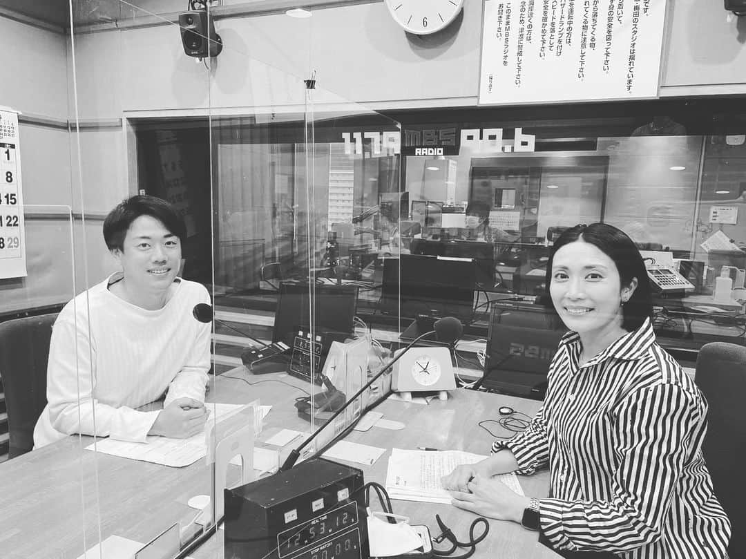 松川浩子さんのインスタグラム写真 - (松川浩子Instagram)「今夜21:45〜 MBSラジオコトノハ  久しぶりに 朗読しています。  今日は少し 肌寒いので 朗読で 春の訪れを感じて頂ければ！  大村アナも 可愛いお話を 読んでいますよ〜  #mbsラジオ #コトノハ #朗読 #春#春の訪れ #大村浩士 #松川浩子 #ディレクターもやってます」4月17日 10時06分 - hiroko_matsukawambs