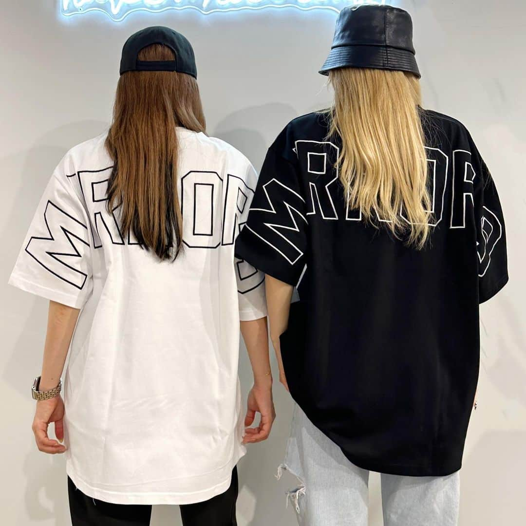 Select Shop MIRROR9さんのインスタグラム写真 - (Select Shop MIRROR9Instagram)「. 4/18(Tue)20:00 START ✔︎ICON Tshirts ¥8,800(tax in) size/M L XL color/WH BK PK  【5月末頃入荷分予約につきまして】  ※予約期間　4/18 20:00〜4/19 15:00  入荷次第の配送になりますので、お届け日時の指定をお会計時に指定できたとしましても、承ることができませんのでご了承くださいませ。  5月末頃入荷を予定しておりますが、税関、交通機関の遅延等の関係で前後する可能性もございます。  5月末頃入荷分は数量限定となりますのでなくなり次第終了となります。  予約商品と、通常商品を一緒のカートでお会計されますと、全て予約商品が入荷後の同梱発送となります。別々の配送ご希望でしたら、分けてご注文をお願いいたします。  ご注文確定後のサイズ、カラー交換・キャンセルはお断りさせていただきます。  #MIRROR9 #ミラーナイン」4月17日 10時07分 - mirror9official