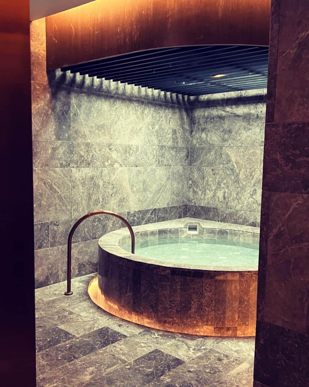 さんのインスタグラム写真 - (Instagram)「Bye 👋🏻 @hotelokuramnl was a beautiful stay 🌸」4月17日 10時34分 - gemma