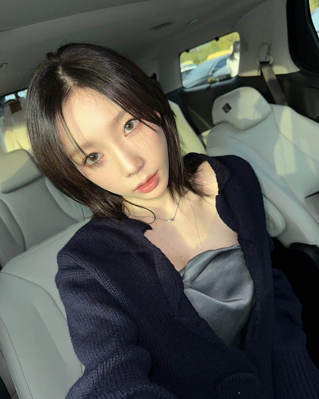 TAEYEONのインスタグラム：「🐈‍⬛🐾☀️🫧  @taeyeon_ss  #태연 #TAEYEON」