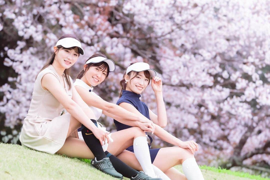 高沢奈苗さんのインスタグラム写真 - (高沢奈苗Instagram)「.  今年の春デビューした @jointspace_golf 💗  .  ゴルフ意外に私服としても着れるデザインでかわいいウェアがたくさん🤍  ネット販売がメインですが、 4/22〜4/24の3日間、スイング碑文谷のクールクラブスにてPOPUPSHOPを開催😊❣️  ちなみに、私も1日だけお手伝いしてます❣️  4/22 15:00〜16:00頃まで店頭にいるので お時間ある方はぜひぜひ遊びに来てください〜🥰  WEBでは売り切れのワンピースが数量限定で発売 （無くなり次第終了なので先着になります）  また2点以上購入の方は10%OFF特典もあります💡 この機会にぜひっ💛 .  ウェアの撮影で訪れたオークヒルズ⛳️ 練習場が充実していて、クラブハウスも綺麗✨ この日はラウンドはしてないけど、今度は普通にラウンドで行きたい😇  .  .  #jointspacegolf #golf #golffashion #ゴルフ #ゴルフ女子 #ゴルフウェア #ジョイントスペースゴルフ #ゴルフコーデ #オークヒルズカントリークラブ」4月17日 10時43分 - nanaetakasawa