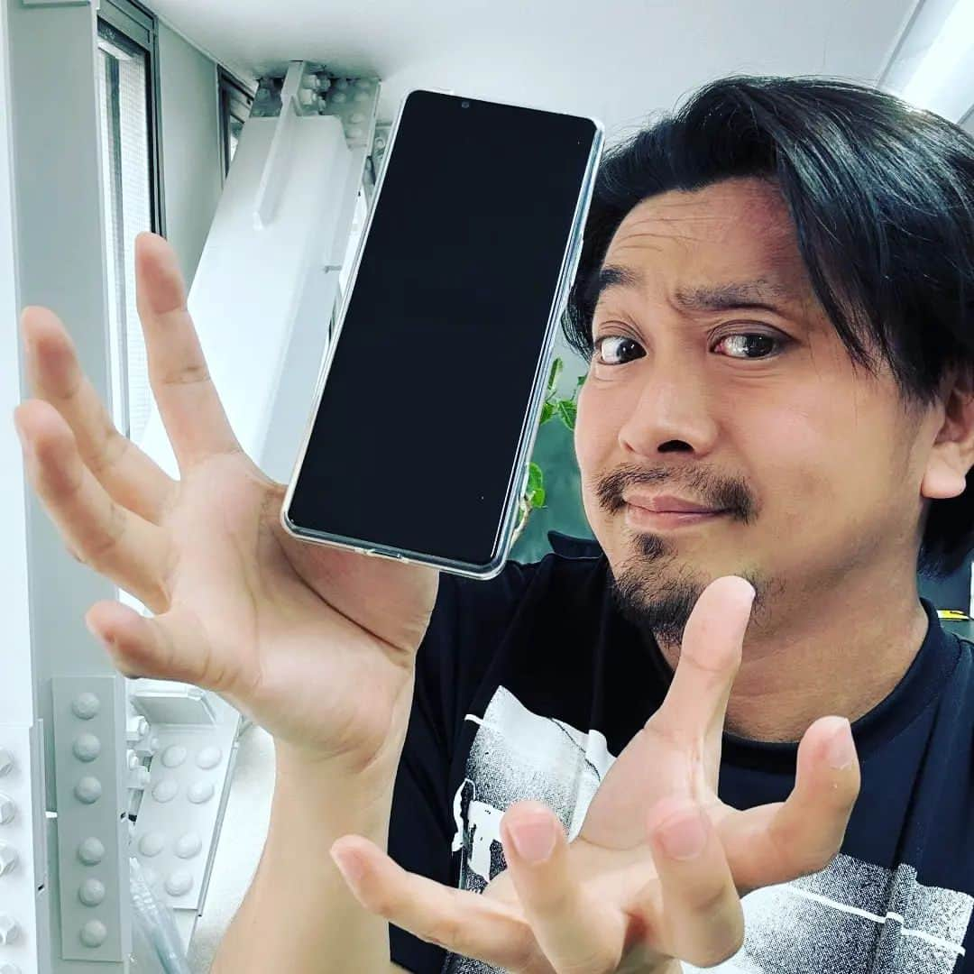 BuzzMagicianShinさんのインスタグラム写真 - (BuzzMagicianShinInstagram)「Xperiaアンバサーダーに就任しました。これからXperiaでTikTokやYouTubeも撮りまくっていきます。  #Xperia #Xperia5IV #Xperiaアンバサダー」4月17日 10時55分 - magicianshin