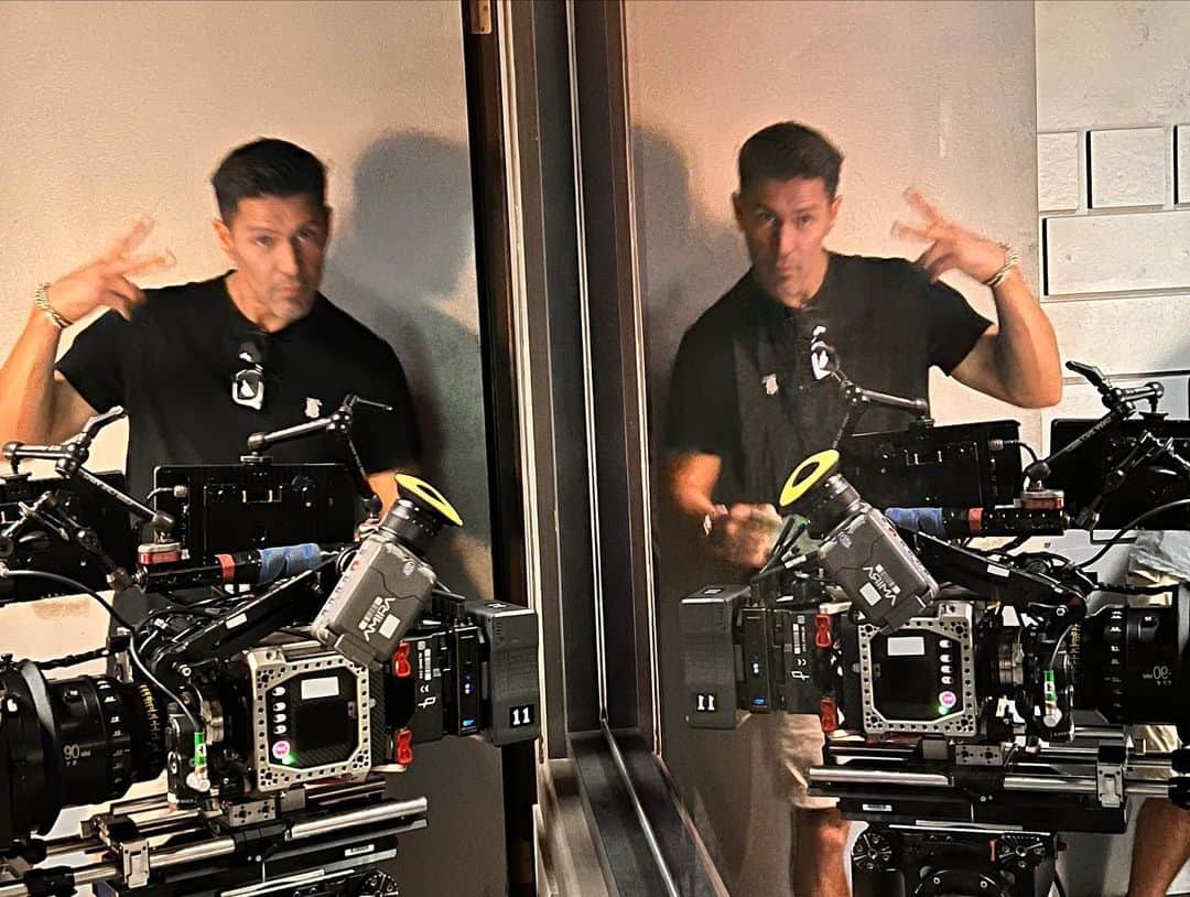 マイケル・レイディのインスタグラム：「There’s twice as much @jayhernandez001 for you on tonight’s @magnumpi  He also directed this explosive episode.  . . . . #hawaii #magnumpi #actor #tv #nbc #friends #set #setlife #directing #acting #aloha」