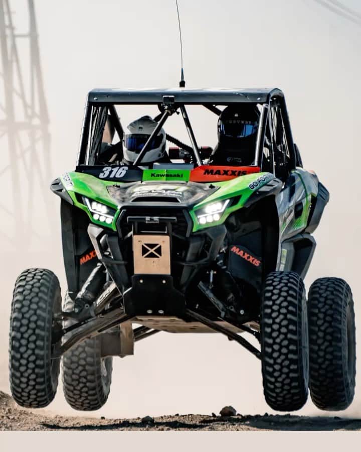 ストーン・コールド・スティーブ・オースチンのインスタグラム：「🔊⬆️  Had a blast this weekend racing at the @valleyoffroadracingassociation  #prospector250. Thanks to @gfiracing @class1motorsports @zach_kisman @valleyoffroadracingassociation  @ruggedradios @jwaldaias  @kawasakiusa @deserttheory  #krx1000 #kawasaki #1 #4x4 #race #usa #america」