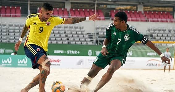 サッカー コロンビア代表チームさんのインスタグラム写真 - (サッカー コロンビア代表チームInstagram)「📸 🏖️⚽️ Imágenes del partido de nuestra Selección Colombia de Fútbol Playa 🆚 Arabia Saudita por la Acapulco Beach Soccer Cup 2023, en donde nos coronamos campeones.  Fotos: @beachsoccerworldwide   #TodosSomosColombia 🇨🇴」4月17日 11時07分 - fcfseleccioncol