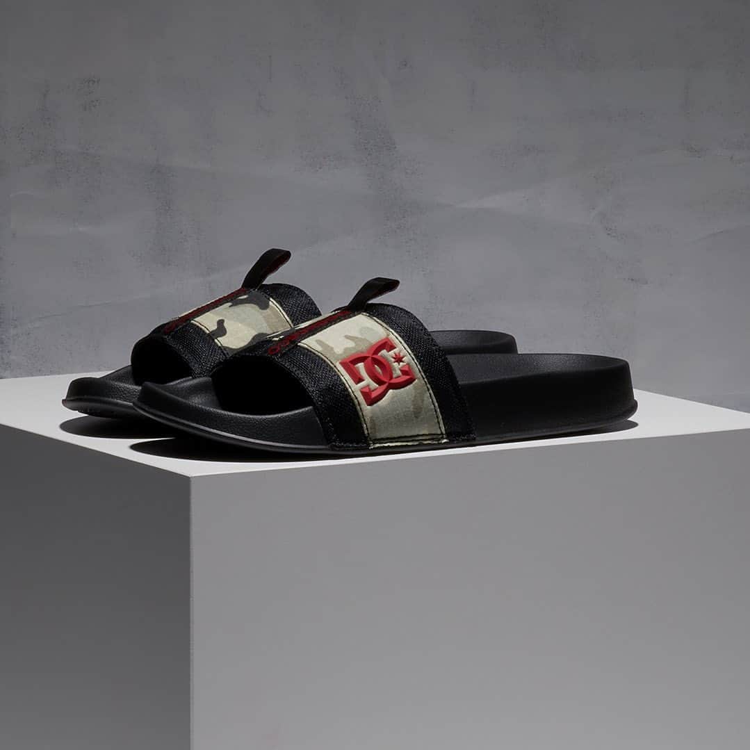 DCシューズのインスタグラム：「Check the new Lynx Slides 🔥  Available now in stores and online.」