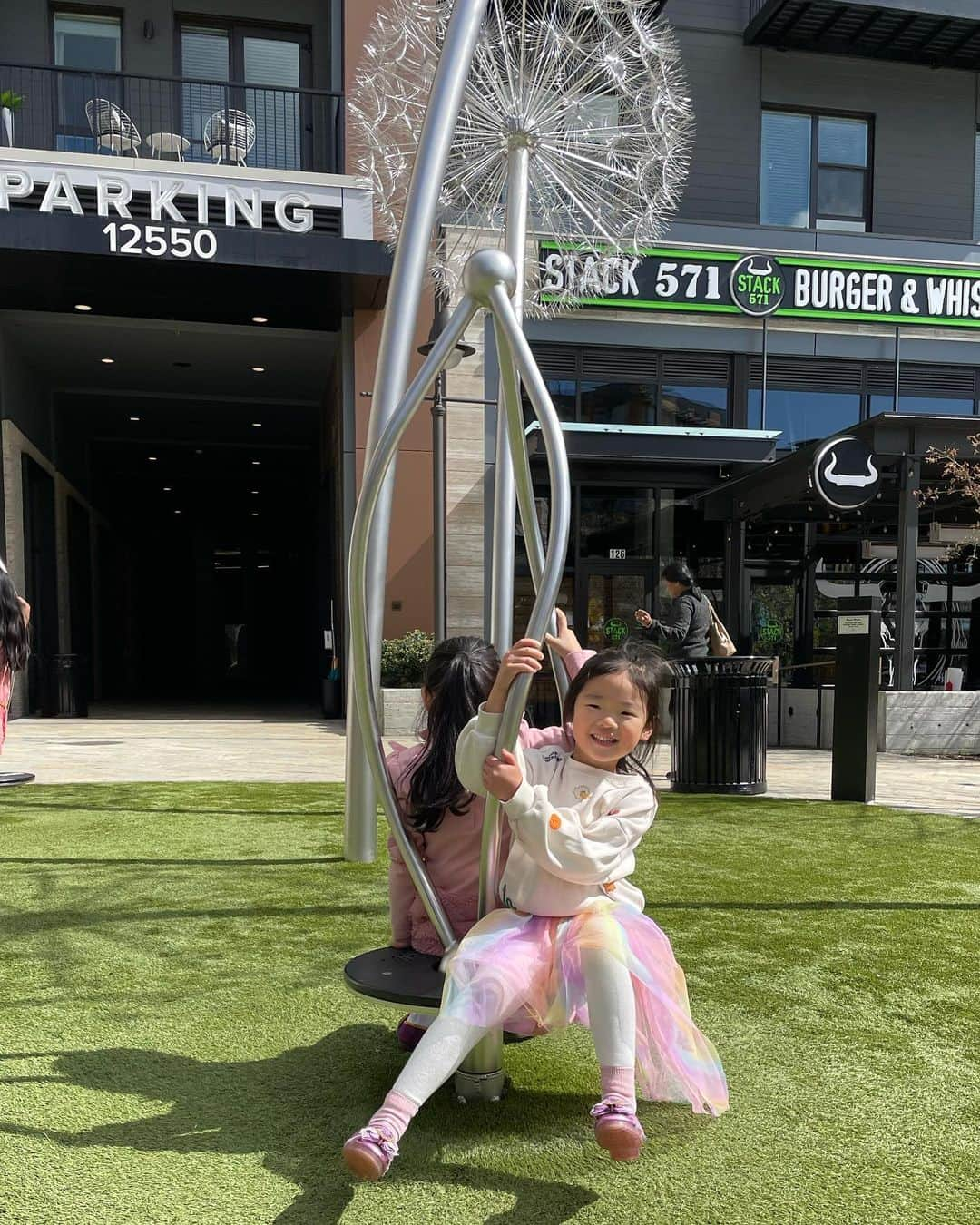 ヘリム・パクのインスタグラム：「- We survived Spring Break🙌 길고길었던 10일간의 봄방학 끄읕🙌 봄방학동안 매일매일 재밌었던 하루였지만, 리아는 오늘밤 자기전, 내일 드뎌 학교 간다는 생각에 너무 기뻐했다😊 사실, 엄마도 너무 기뻐🤭😆」