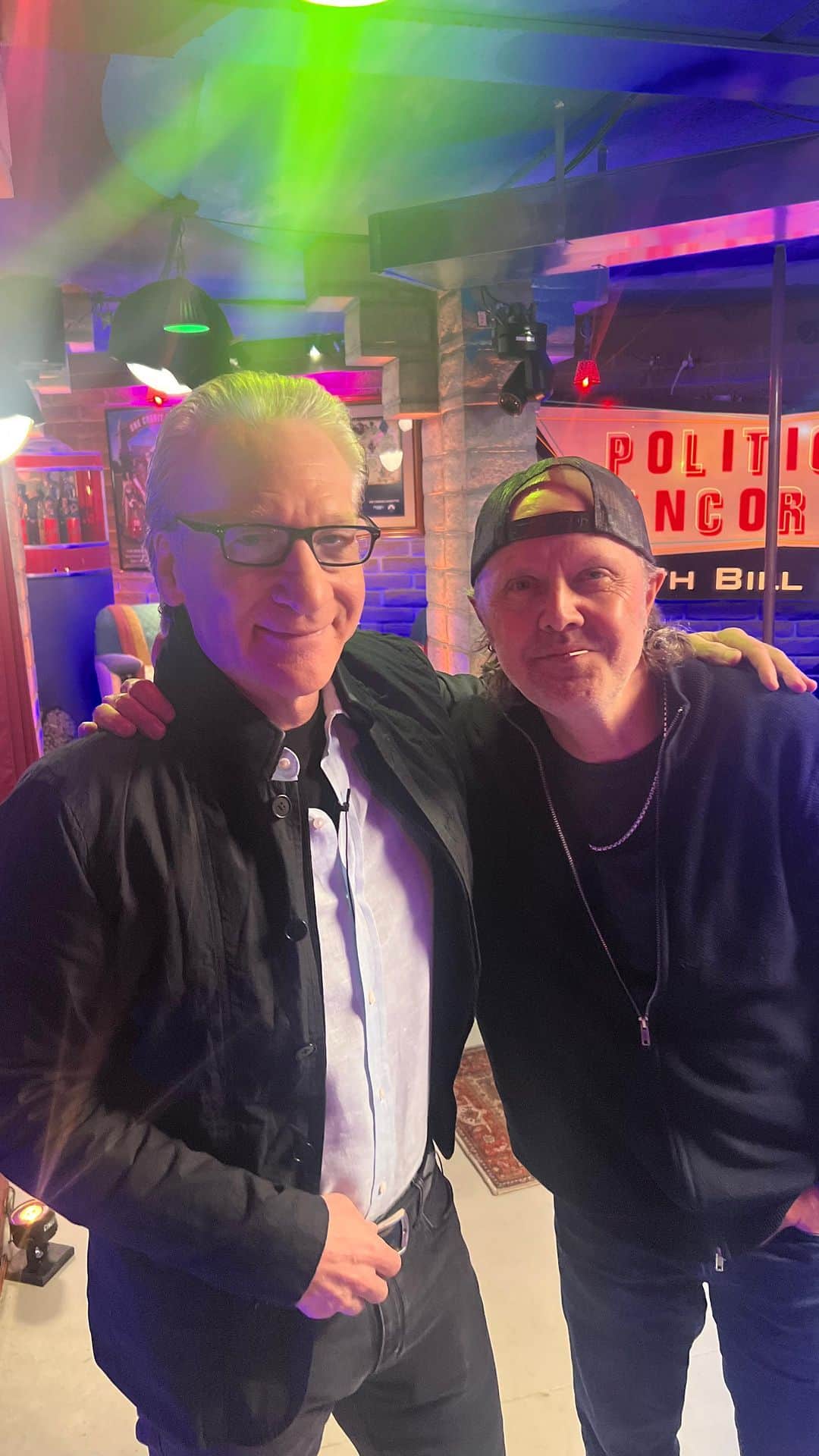 メタリカのインスタグラム：「Catch Lars’ chat with @billmaher on the latest episode of @clubrandompodcast… available now on YouTube or wherever you get your podcasts.」