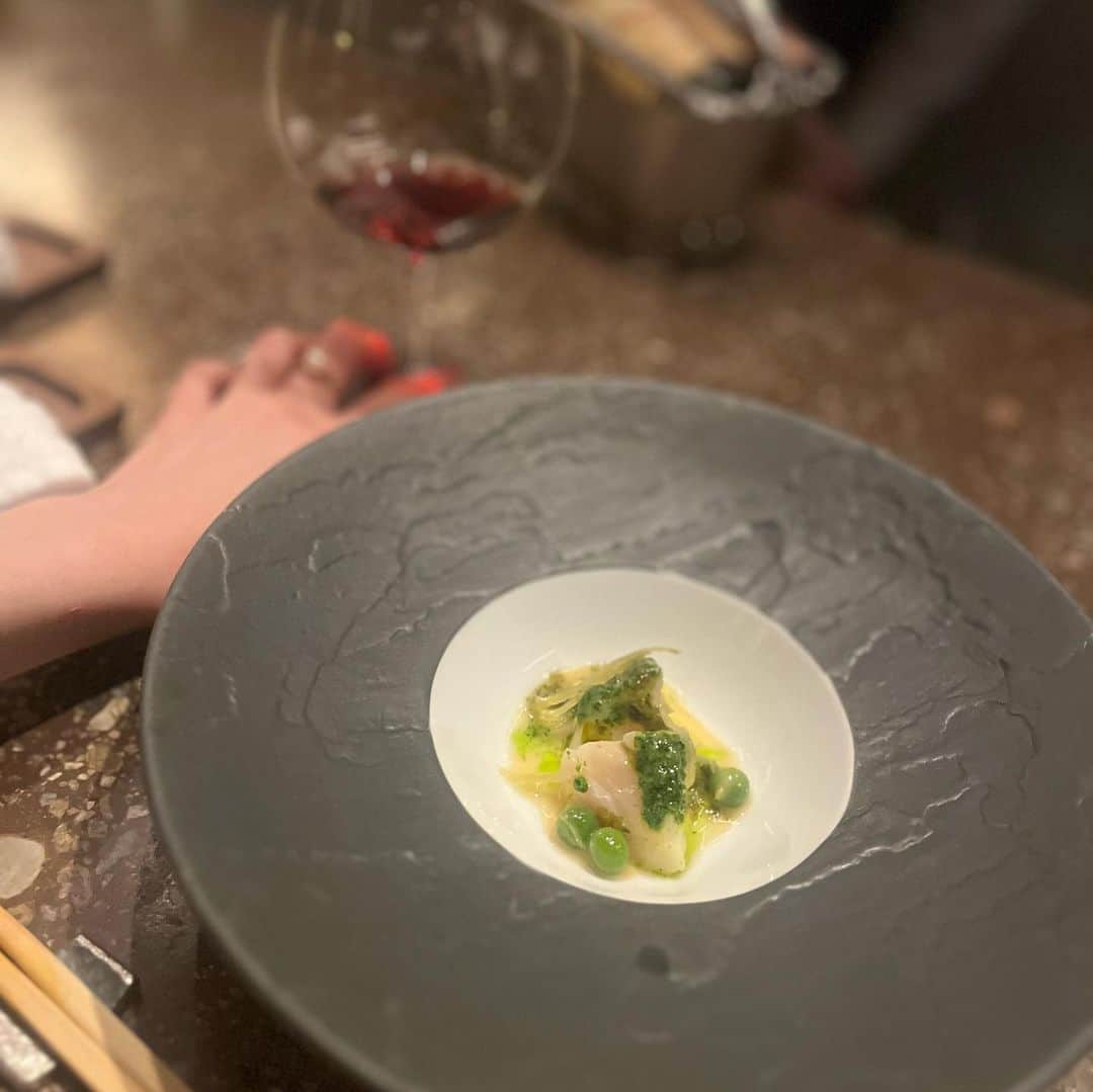 工藤ジェニファー茉侑さんのインスタグラム写真 - (工藤ジェニファー茉侑Instagram)「最近ワインが好きなのでうれしい〜🥂💓　@_rozan_official   ブルゴーニュワインが破格🤤😂  #西麻布グルメ #西麻布ディナー #日本酒　#日本酒好きな人と繋がりたい #ワイン好きな人と繋がりたい #ワインスタグラム #ワインバル #スパゲッティ　#六本木グルメ #六本木ランチ #イタリア料理  #イタリアワイン　#お酒好きな人と繋がりたい #お酒好き女子  #ワイン  #グルメ好きな人と繋がりたい #グルメ女子 #グルメスタグラム #東京グルメ #グルメ好きと繋がりたい　#winelover #wine #ブルゴーニュ　#ブルゴーニュワイン」4月17日 12時06分 - jennifermayu_s