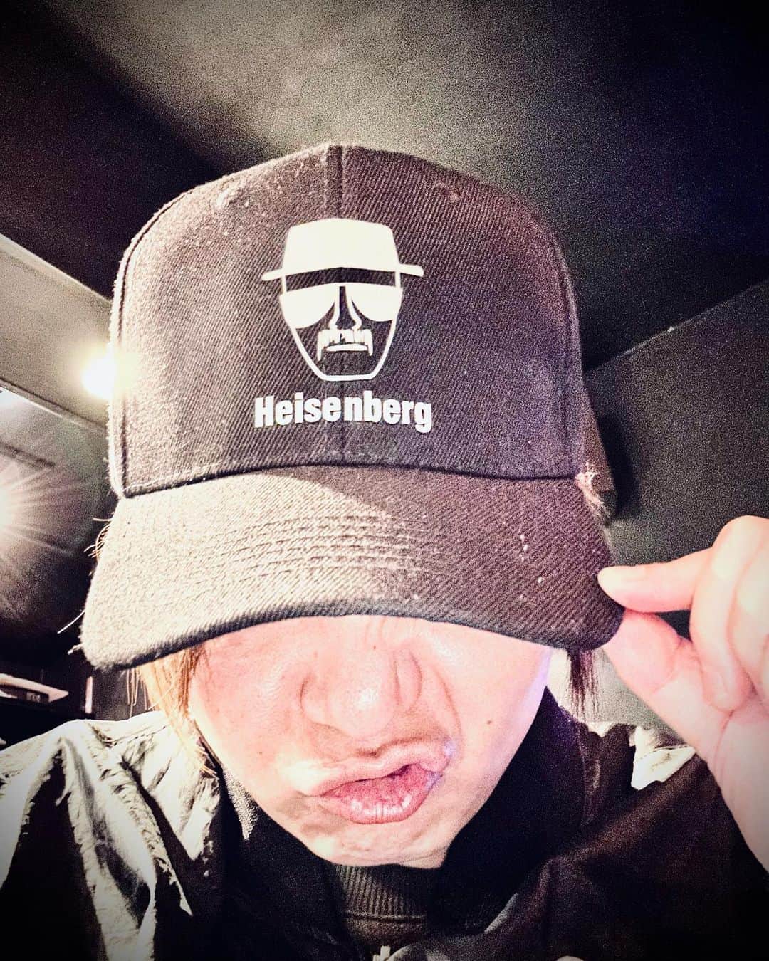 のインスタグラム：「こんにちはー😊‼️  今日はHeisenberg  あ、最近またギター上手くなってきてます  #BreakingBad  #Heisenberg #ブレイキングバッド #ブレイキングバッド好きな人と繋がりたい」