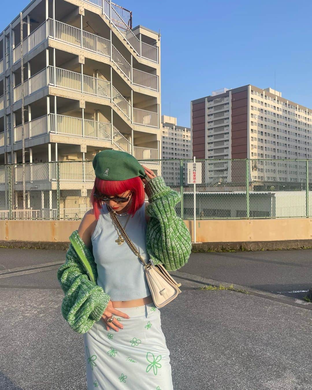 AMIさんのインスタグラム写真 - (AMIInstagram)「ami's fashion🌿🦋 ブルーとグリーン。 アメスリタンクもオリジナル柄のスカートも新作アイテム。 @jouetie_official  アメスリは全色GET🙋‍♀️ オリジナル柄はAmiの手描き🌼 ストレートのロングスカートってずっと好きだな〜 ブーツは @ganni 👢  #amisfashion #amiayastyle #lovefashion_loveyourself」4月17日 12時03分 - amixxamiaya