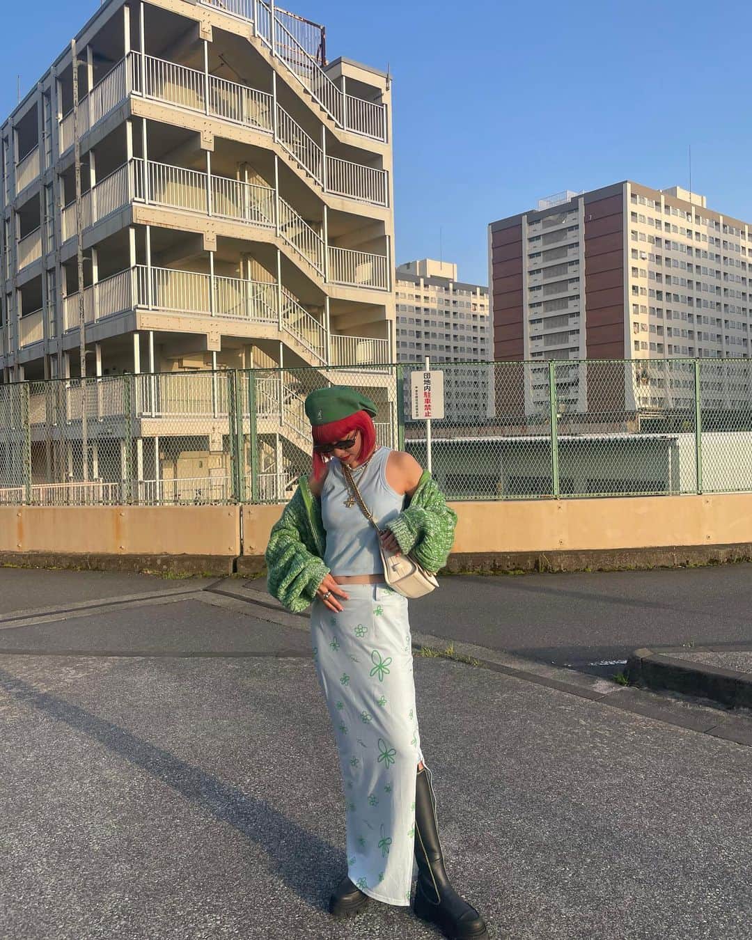 AMIさんのインスタグラム写真 - (AMIInstagram)「ami's fashion🌿🦋 ブルーとグリーン。 アメスリタンクもオリジナル柄のスカートも新作アイテム。 @jouetie_official  アメスリは全色GET🙋‍♀️ オリジナル柄はAmiの手描き🌼 ストレートのロングスカートってずっと好きだな〜 ブーツは @ganni 👢  #amisfashion #amiayastyle #lovefashion_loveyourself」4月17日 12時03分 - amixxamiaya