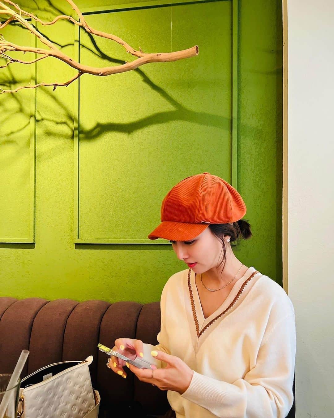 イ・イネのインスタグラム：「한주 시~~~작🐣 .. .. .. #월요일 #화이팅 #봄 🐥」