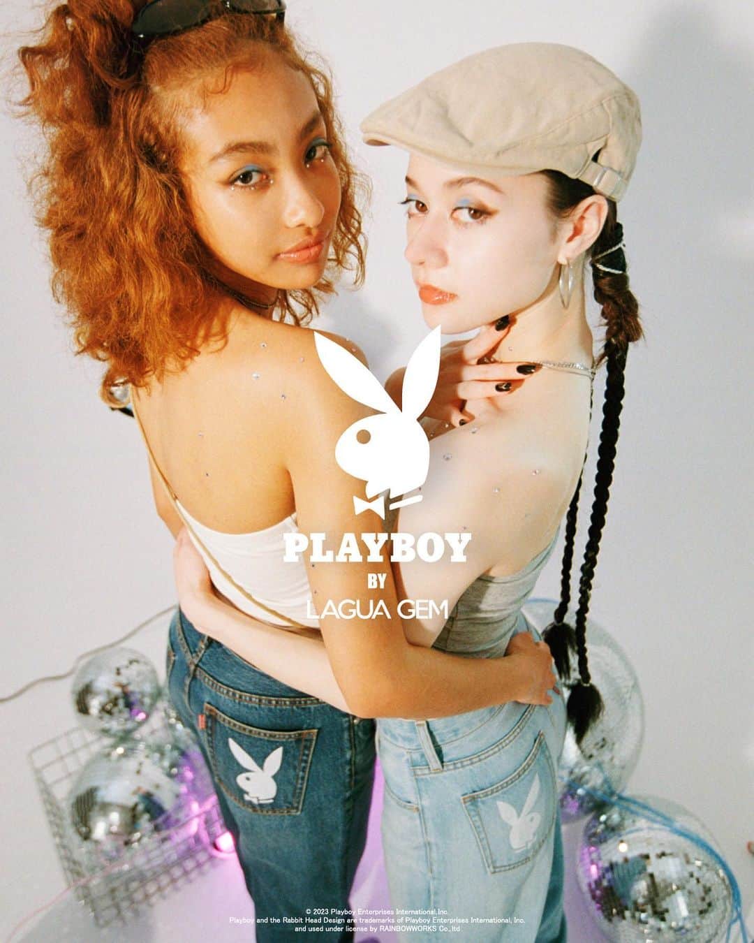 室原彩夏のインスタグラム：「ㅤㅤㅤㅤㅤㅤㅤㅤㅤㅤㅤㅤㅤ ついに情報解禁&LOOK公開🐇💖💖 ㅤㅤㅤㅤㅤㅤㅤㅤㅤㅤㅤㅤㅤ 去年からずーーーっと動いていたコラボがついに4/28日に発売します！ ㅤㅤㅤㅤㅤㅤㅤㅤㅤㅤㅤㅤㅤ PLAYBOY×LAGUA GEMのコラボは ぜっったいにLAGUAファンの皆様には 刺さるコラボだとおもう...🥹❤️‍🔥 ㅤㅤㅤㅤㅤㅤㅤㅤㅤㅤㅤㅤㅤㅤㅤㅤㅤㅤㅤㅤㅤㅤㅤㅤㅤㅤ まず企画の段階からイメージ膨らみすぎて、サンプル上がる前から撮影のイメージも固まってて😂笑 ㅤㅤㅤㅤㅤㅤㅤㅤㅤㅤㅤㅤㅤ いつもの素敵な撮影クルーのおかげで 最高に可愛いLOOKが仕上がりました❤️‍🔥 ㅤㅤㅤㅤㅤㅤㅤㅤㅤㅤㅤㅤㅤ メイクもほんっとに可愛いし ㅤㅤㅤㅤㅤㅤㅤㅤㅤㅤㅤㅤㅤmodelの2人もぴったり合う組みで それぞれ違う良さがあって 似合いすぎてて撮影中爆上がりの私。 ㅤㅤㅤㅤㅤㅤㅤㅤㅤㅤㅤㅤㅤ アイテム1つ1つこだわって作ったので まずはLOOKをじっくり観て頂いて💖💖💖💖 ㅤㅤㅤㅤㅤㅤㅤㅤㅤㅤㅤㅤㅤㅤㅤㅤㅤㅤㅤㅤㅤㅤㅤㅤㅤㅤ 可愛いカットが多すぎて LOOKのデザインも時間かけて ページのボリュームもかなりありますが是非最後までご覧頂けると嬉しいです！  ㅤㅤㅤㅤㅤㅤㅤㅤㅤㅤㅤㅤㅤ photography/ @waka__a  hair&make/ @miyamoto_yuri_  model / @realbibii (number eight) @maminakagami (tmorrow tokyo)  ㅤㅤㅤㅤㅤㅤㅤㅤㅤㅤㅤㅤㅤ  PLAY BOY × LAGUA GEM —————————————————— 今秋で5周年を迎える#LAGUAGEM と創立70周年を迎えた長年愛され続けている　#PLAYBOY、また今年の干支である兔年(うさぎ年)を祝してスペシャルコラボ！  '90〜'00年代を彷彿とさせるデザインを今のトレンドに落とし込んだ、ポップでストリートカジュアルなアイテムを6型展開。  コラボレーションアイテムは、2023年4月28日(金)より、LAGUA GEM直営店舗・SHEL'TTER WEB STOREにて発売！ —————————————————— #LAGUAGEM #ラグアジェム #PLAYBOY #プレイボーイ」