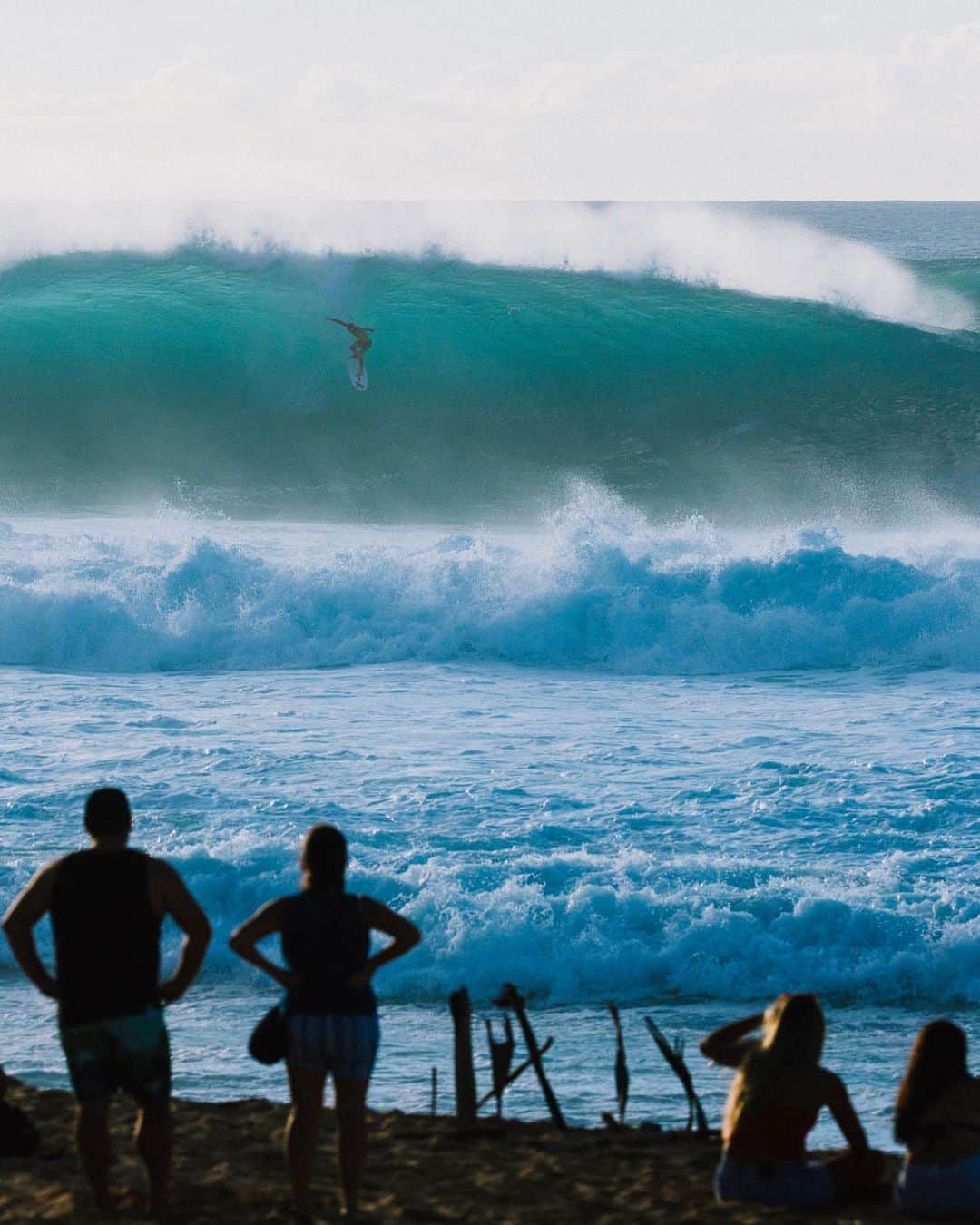 クイックシルバーのインスタグラム：「A collection of moments from the Hawaiian season with @mikeywright69 in the Original Scallop boardshort. Simple set up, simple boardshorts, iconic outcome.」