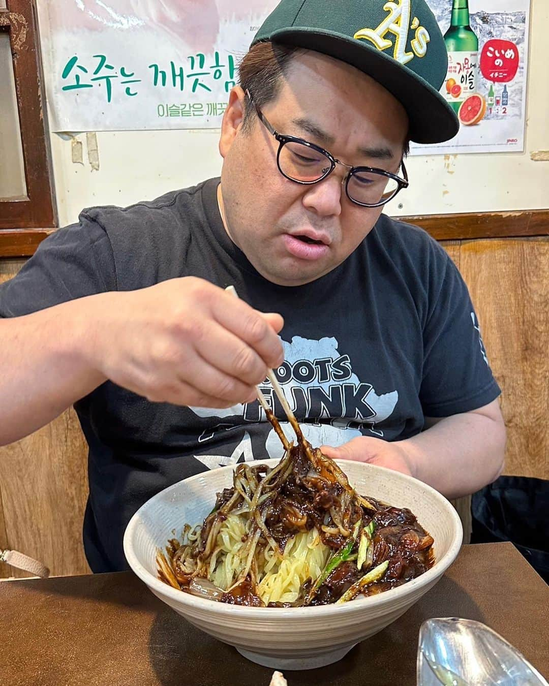 岩橋良昌さんのインスタグラム写真 - (岩橋良昌Instagram)「今日は昼から新大久保でジャージャー麺 #大盛り死にかけた多い #酢豚も #初めて食べた #これがあれか #美味しい #プラスマイナス岩橋#プラマイ岩橋#岩橋」4月17日 12時18分 - maeeeeen1084