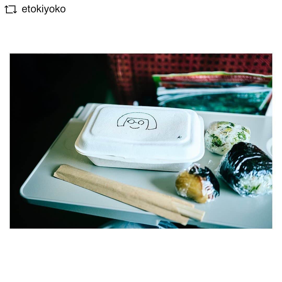 加藤紀子さんのインスタグラム写真 - (加藤紀子Instagram)「大好きな山形へ大好きな人とお味噌仕込みに出かけた3月。 そりゃ、全てがワクワクで お弁当作りますとも！！ （イラスト似てなくてごめん😭）  REPOST @etokiyoko with @get__repost__app  山形旅をアテンドしまくってくれたのりちゃんが　@katonoriko  朝、新幹線に乗った時用に食べるお弁当を作ってきてくれた涙。 なんと贅沢な。 のりちゃんが育てた野菜で作ったおかずたち絶品でした。 似顔絵、ありがとう😂 おかっぱより。 #旅のいただきます山形編 #repostios #repostw10」4月17日 23時16分 - katonoriko