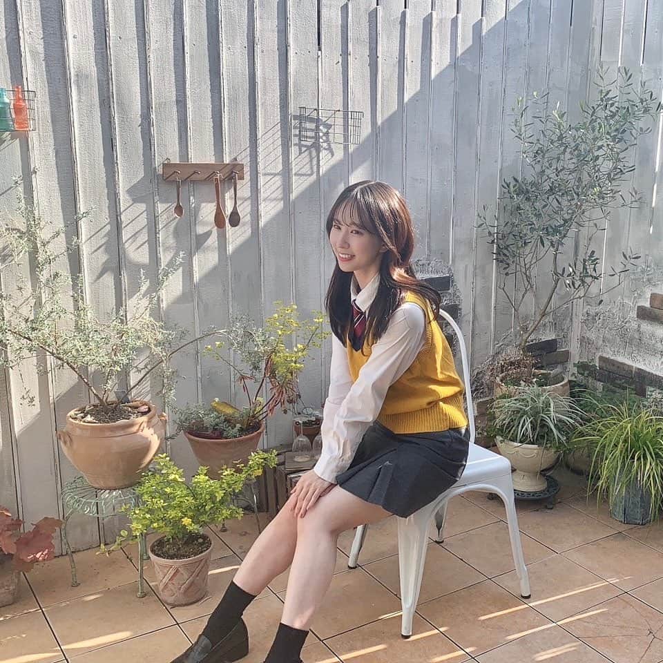 佐藤まりあのインスタグラム：「💛 ⁡ ⁡ 2023年6月発売予定 IDOL FILE Vol.30 SCHOOL FASHION ⁡ ⁡ よろしくお願いします🌸 ⁡ ⁡ ⁡ #韓国制服 #まさか着られるとは」