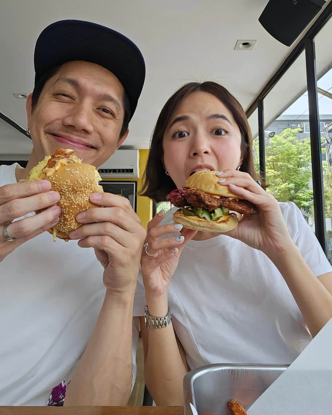 バイトゥーイ・ズワピットのインスタグラム：「🍔☕️🌺❤️‍🔥」