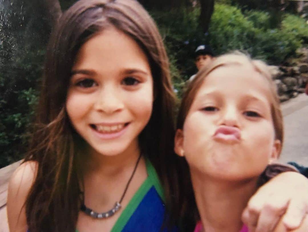 キャサディー・ポープのインスタグラム：「When one of your collaborators also happens to be your best friend of almost 30 years. Love you @alitamposi . Thank you for writing #peoplethatiloveleave with me 🖤」
