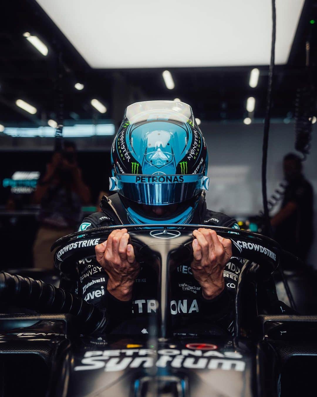MERCEDES AMG PETRONASさんのインスタグラム写真 - (MERCEDES AMG PETRONASInstagram)「No breaks here. A new week to make a difference. 💪」4月17日 21時58分 - mercedesamgf1
