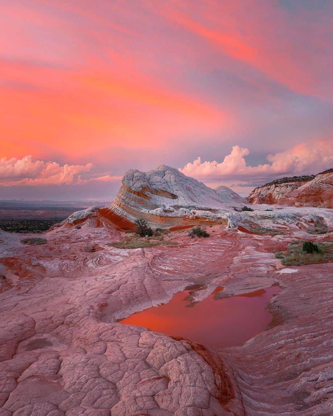 BEAUTIFUL DESTINATIONSさんのインスタグラム写真 - (BEAUTIFUL DESTINATIONSInstagram)「@meeshuno beholds the magic of nature! 😍 White Pocket is a geological wonderland located in northern Arizona. 🇺🇸 This hidden gem is a unique formation of swirling white and red sandstone, eroded by wind and water over millions of years. 💨  Access to White Pocket can be a bit challenging, as it's located in a remote area of the Vermilion Cliffs National Monument. The road leading to the trailhead is rough and requires a high-clearance, 4WD vehicle, so plan accordingly. 🚗 But trust us, the effort is well worth it! Once you reach the trailhead, it's about a 1.5-mile hike to White Pocket itself. 🥾  Have you ever been to White Pocket or is it on your bucket list?  📽 @meeshuno 📍 White Pocket, Arizona, USA」4月17日 22時01分 - beautifuldestinations