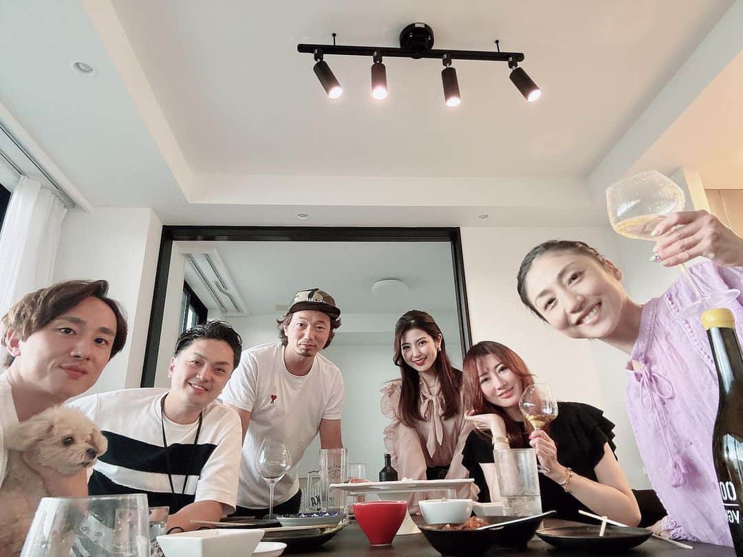 のインスタグラム：「ほんとに安定の大好きメンバー❤️ 昼から飲んで夕方解散‼️時間は早いけどよく飲むから結果ポンコツな私🤣 #中川愛海 #一日一回カンパイ #きむパスタ最高　#きむ炒飯最高 #ポンコツは誰だ😂 #中川愛海 #酔っ払うとポンコツ #皆様いつもありがとう #いつも温かい目で見守ってくれてる」