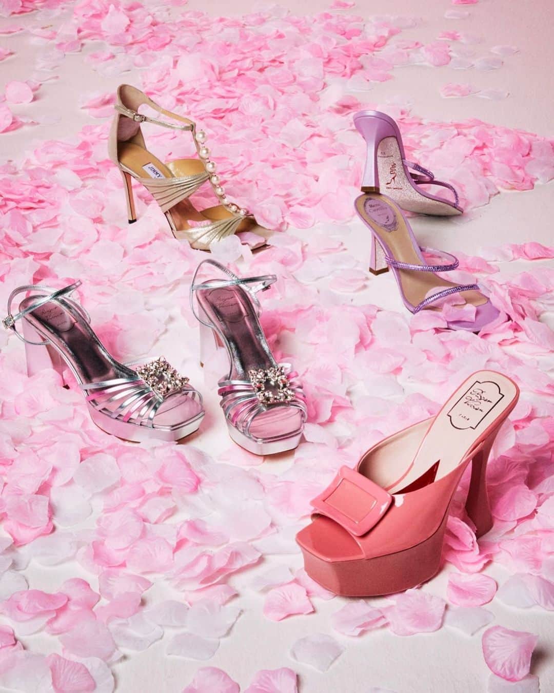YOOX.COMのインスタグラム：「What defines a really good wedding party? A lineup of heels beside the dancefloor. Discover on #YOOX our shoes selection!」